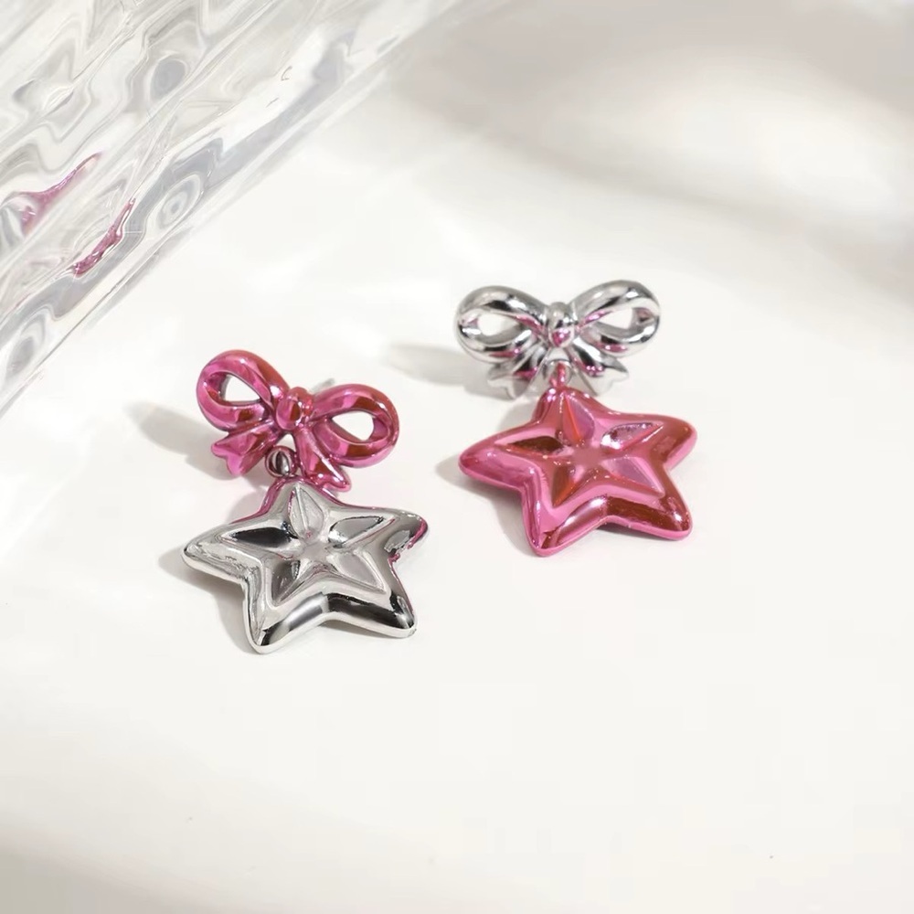 Metallic Bow & Star Mismatch Earrings